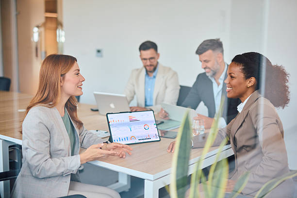 Optimiser une maquette UX Lyon demande une approche méthodique : connaître ses utilisateurs, hiérarchiser l’information, appliquer des principes